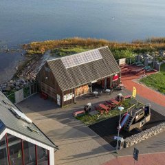 Kihnu harbour market: local food and crafts